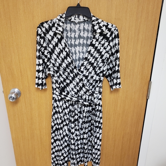 Studio one, black & white faux wrap slinky soft knee length dress, 12 - Picture 3 of 16